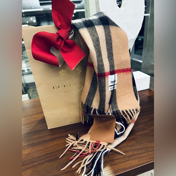 NWT BURBERRY LONDON Iconic Classic Check Wrap Fine Brushed Cashmere Scarf Wrap - Picture 4 of 6